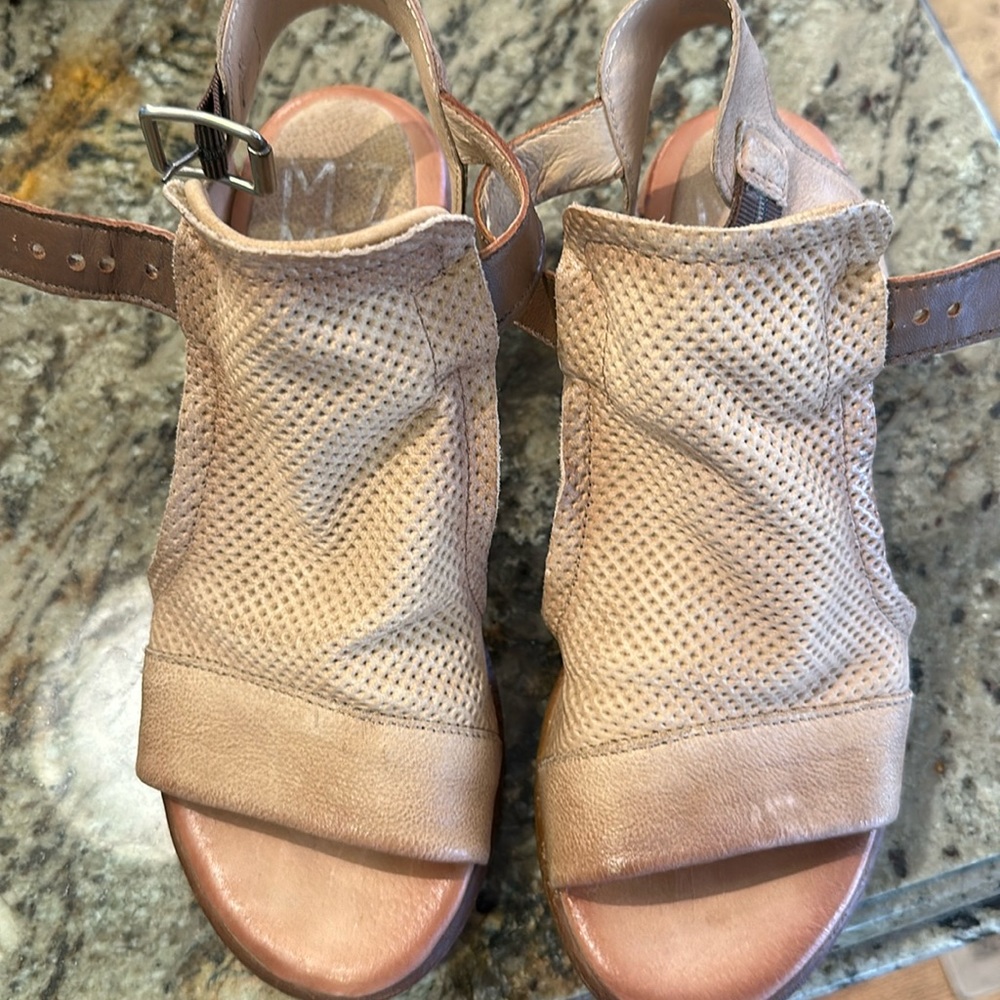 Never been worn. Bought in  Vail Colorado.